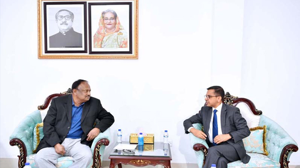 Commerce Minister for increasing capacity of land ports on India-Bangladesh border