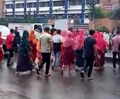 RMG workers end the road blockade as owners paid off their arrears