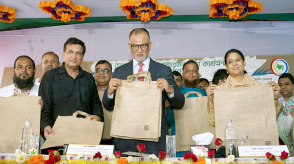Govt launches subsidised jute bag sales to curb polythene use